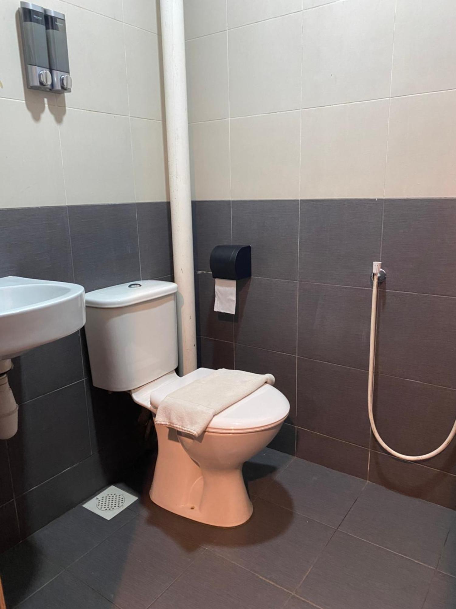 V Hotel Johor Bahru Eksteriør billede